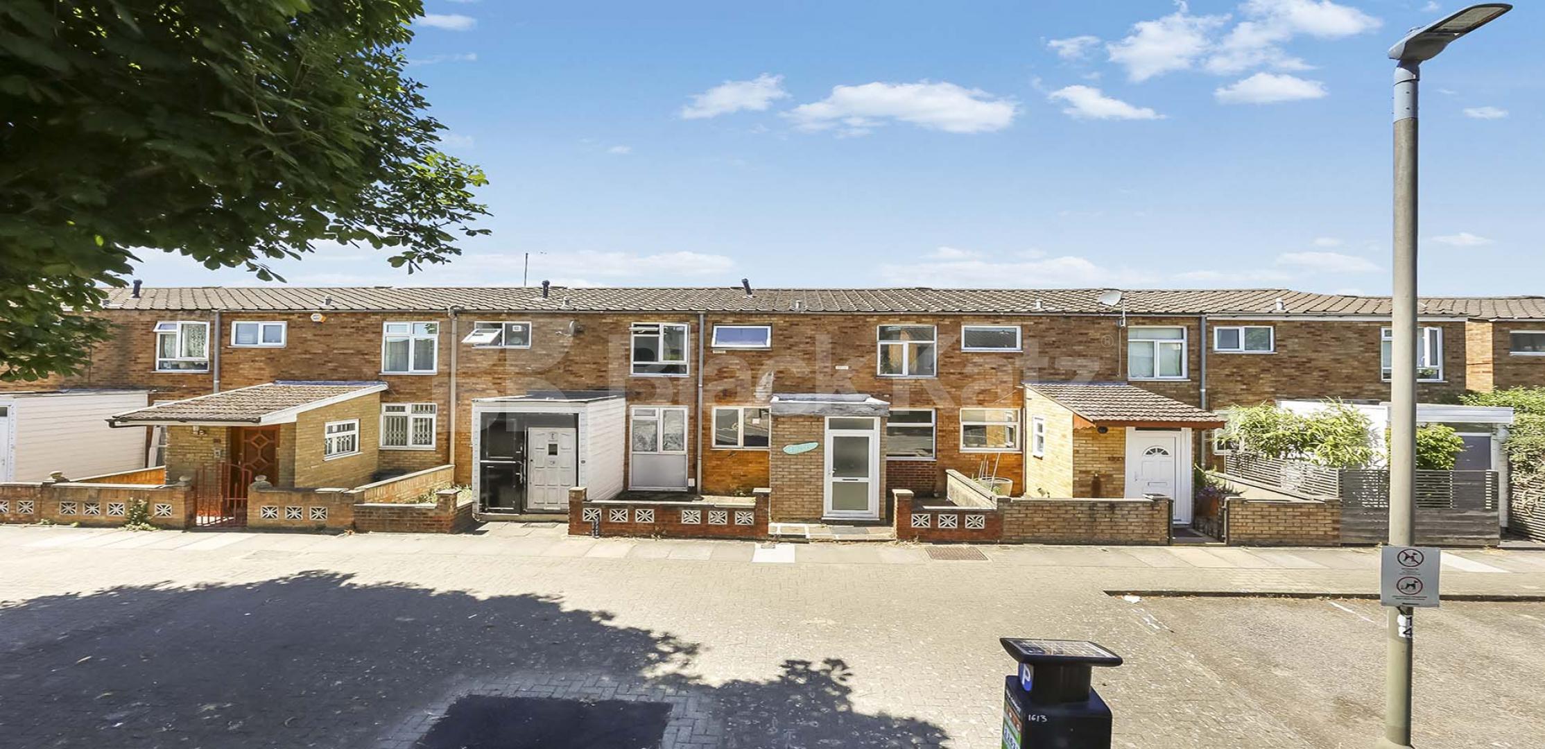 			UNDER OFFER , 3 Bedroom, 1 bath, 1 reception House			 Dunston Road, Clapham Junction